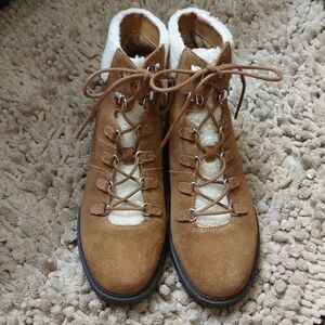 New Marc‎ Fisher Women's Size 9M Hiking Boot Gorpcore Lace up Tan Suede Lace up